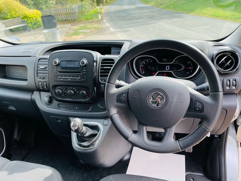 VAUXHALL VIVARO