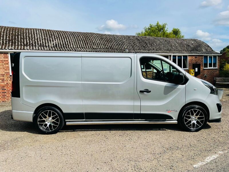 VAUXHALL VIVARO