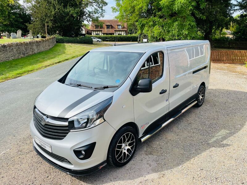 VAUXHALL VIVARO