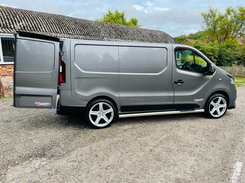 RENAULT TRAFIC