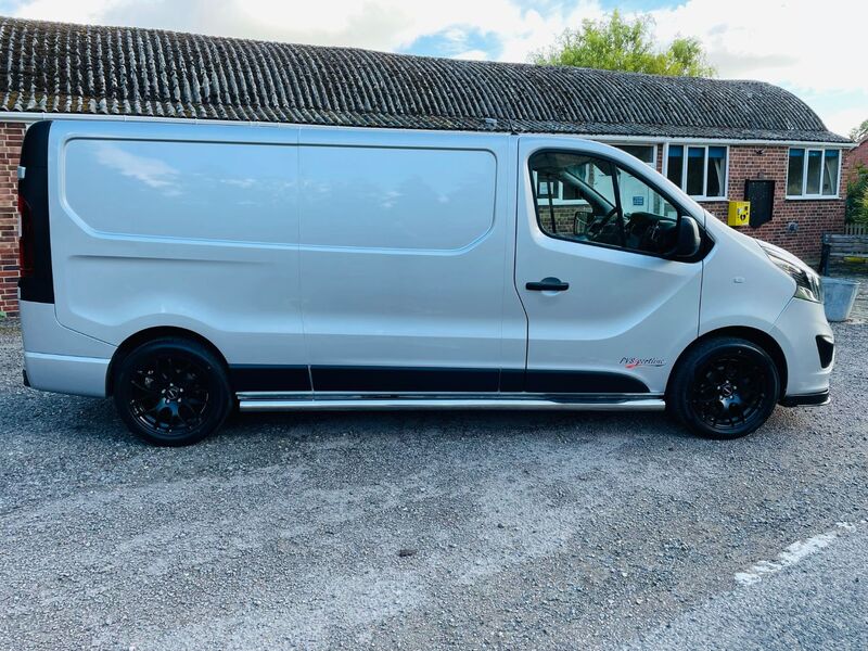 VAUXHALL VIVARO