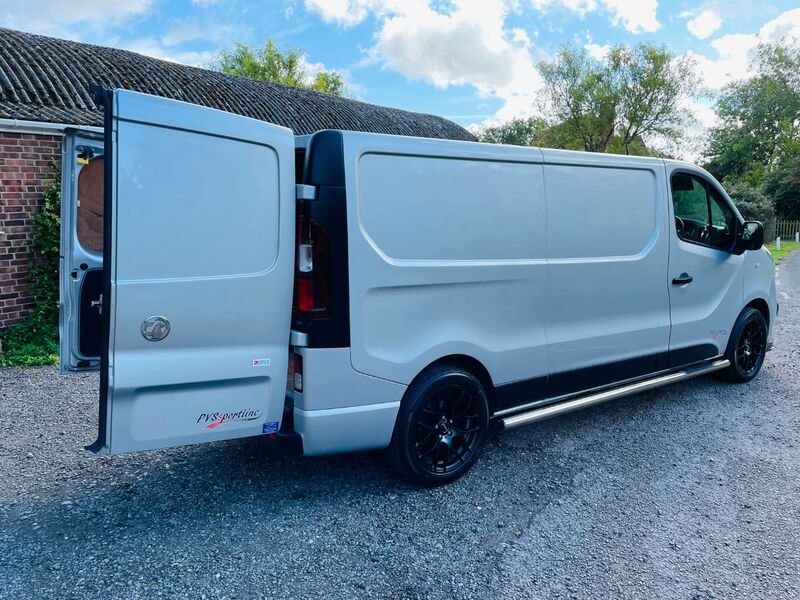 VAUXHALL VIVARO