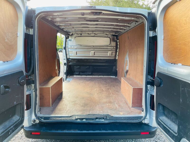 VAUXHALL VIVARO