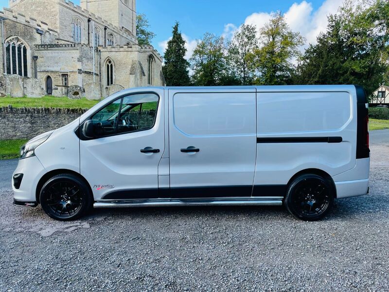 VAUXHALL VIVARO