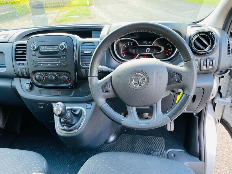 VAUXHALL VIVARO