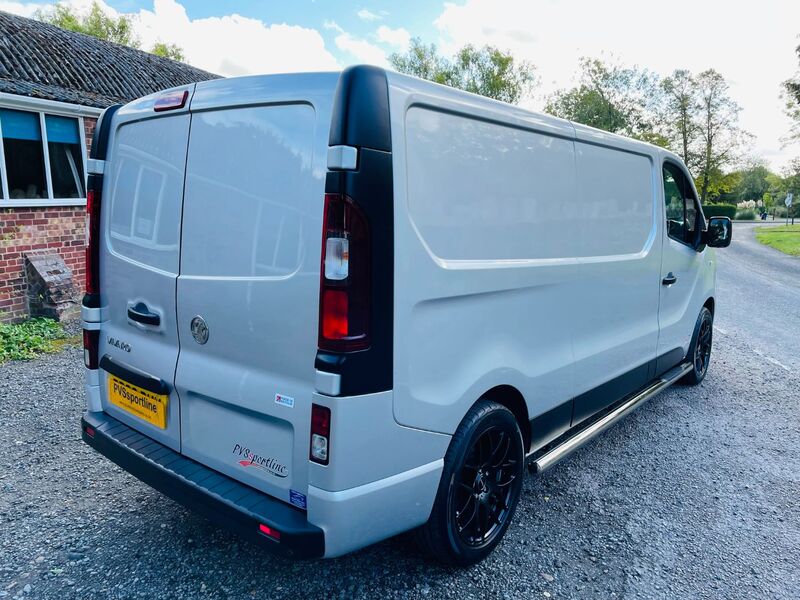 VAUXHALL VIVARO