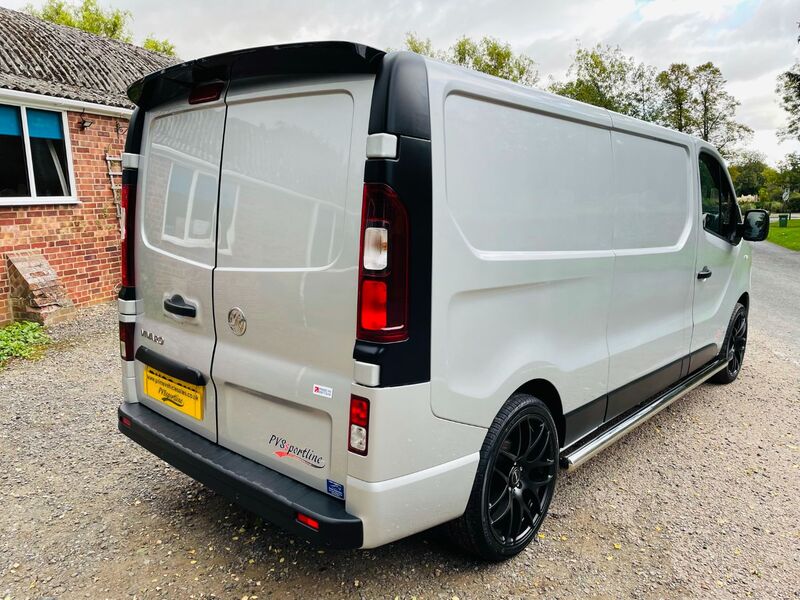 VAUXHALL VIVARO