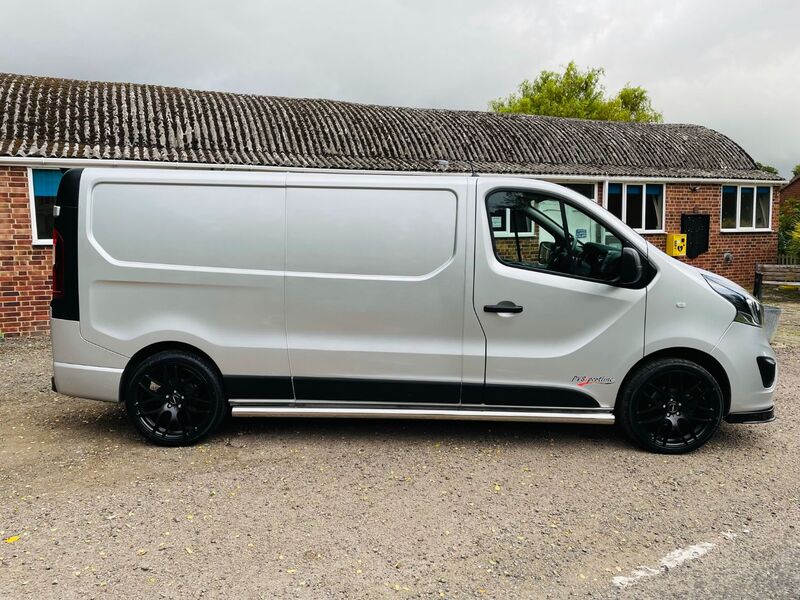 View VAUXHALL VIVARO L2H1 2900 SPORTIVE CDTI PVSSPORTLINE EDITION