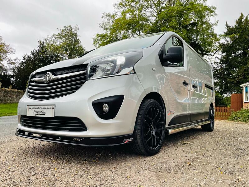 VAUXHALL VIVARO