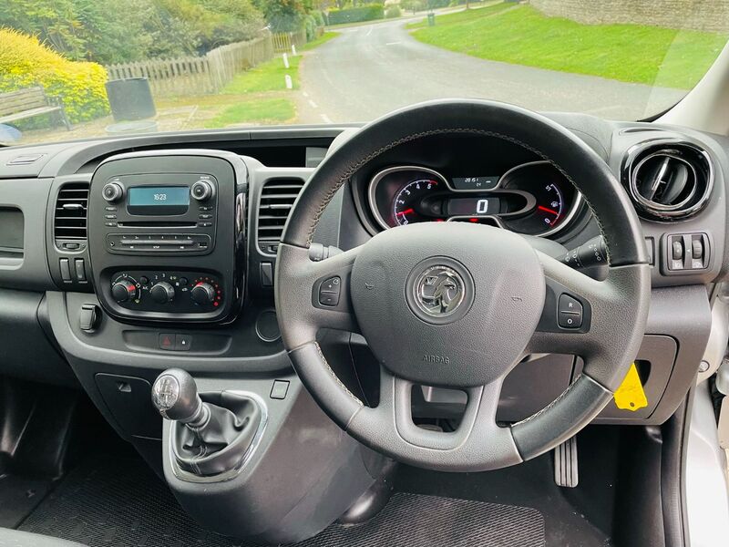 VAUXHALL VIVARO