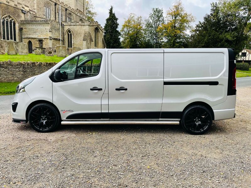 VAUXHALL VIVARO