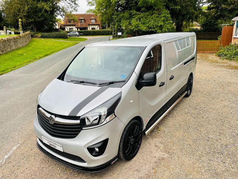 VAUXHALL VIVARO