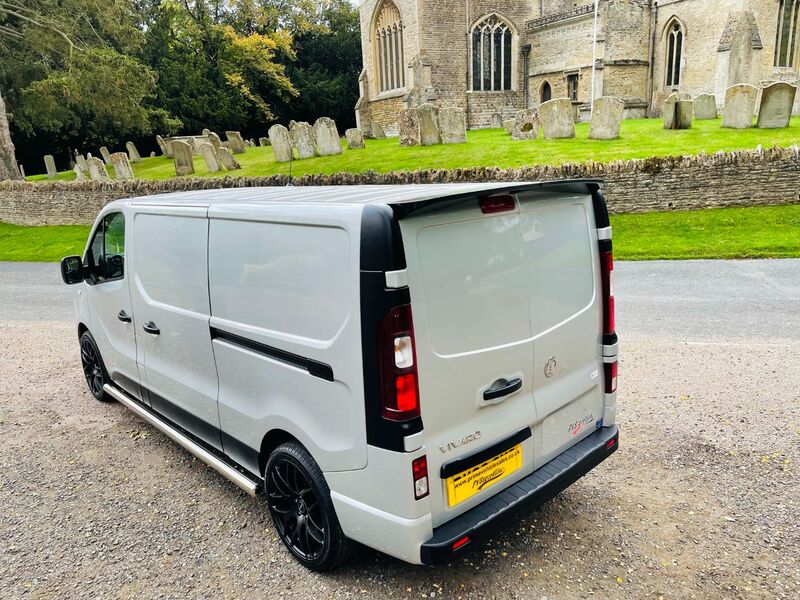 VAUXHALL VIVARO