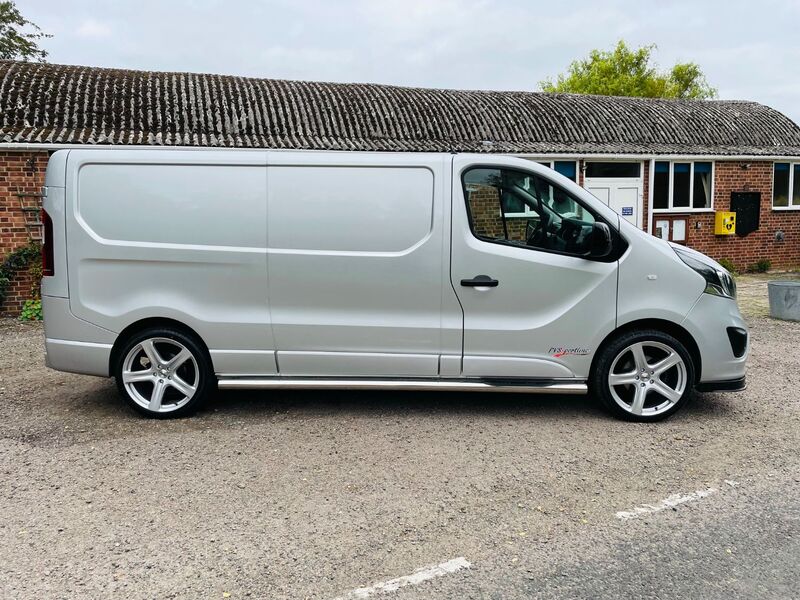 View VAUXHALL VIVARO L2H1 2900 SPORTIVE CDTI BITURBO SS PVSSPORTLINE EDITION