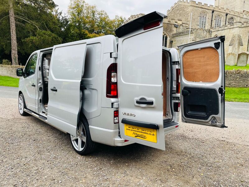 VAUXHALL VIVARO