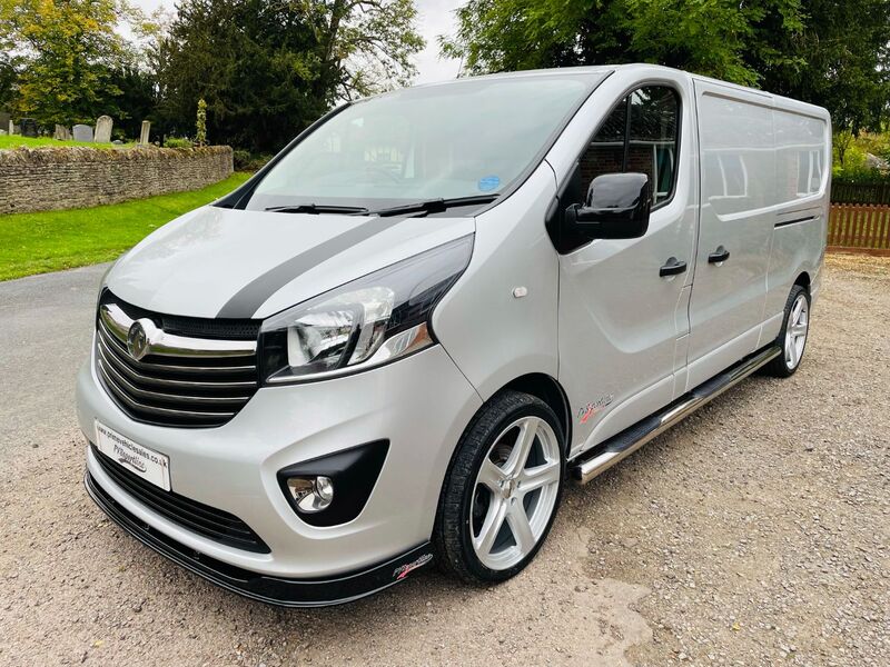 VAUXHALL VIVARO