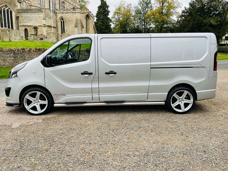 VAUXHALL VIVARO