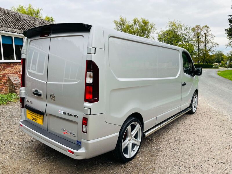 VAUXHALL VIVARO