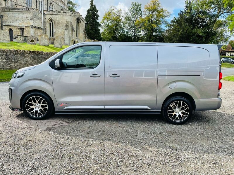 VAUXHALL VIVARO