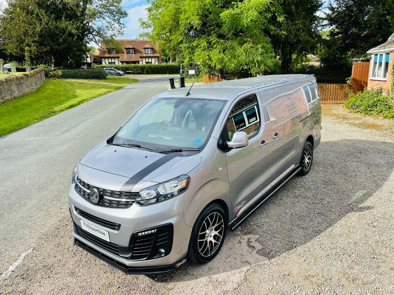 VAUXHALL VIVARO