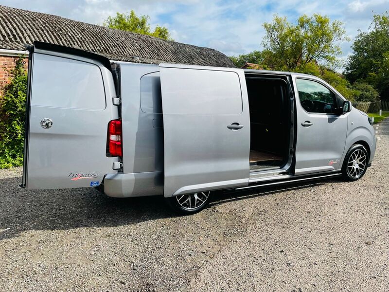 VAUXHALL VIVARO