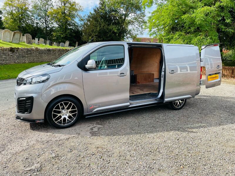 VAUXHALL VIVARO