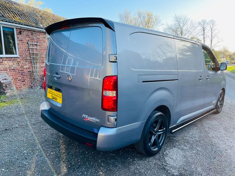 VAUXHALL VIVARO