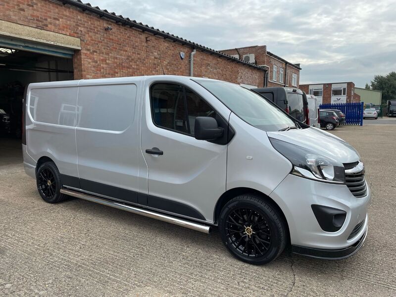 VAUXHALL VIVARO