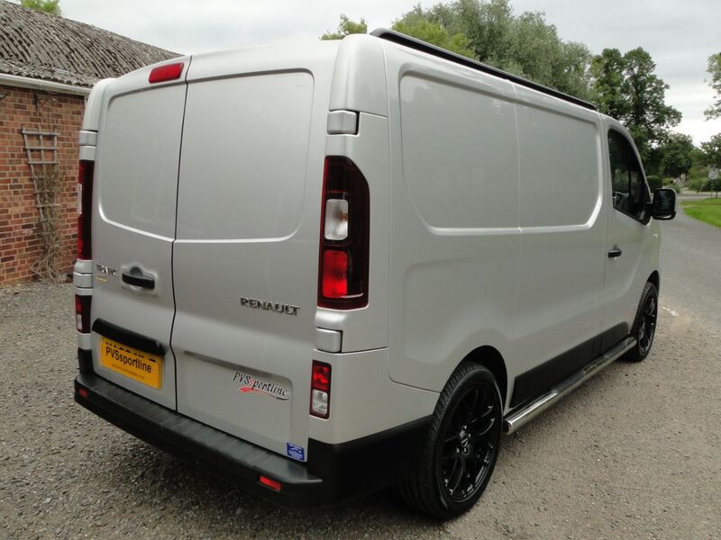 RENAULT TRAFIC