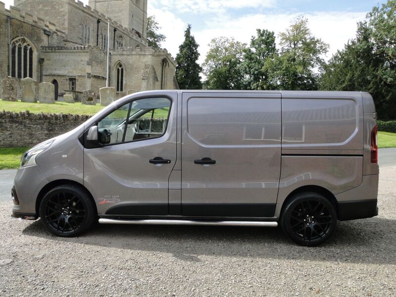 RENAULT TRAFIC