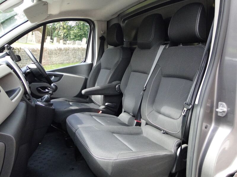 RENAULT TRAFIC