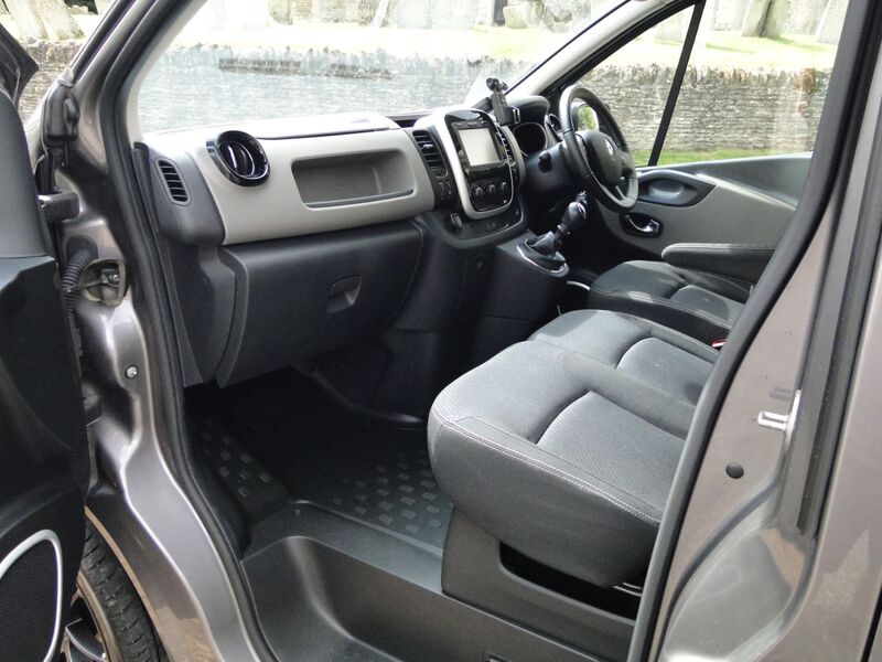 RENAULT TRAFIC