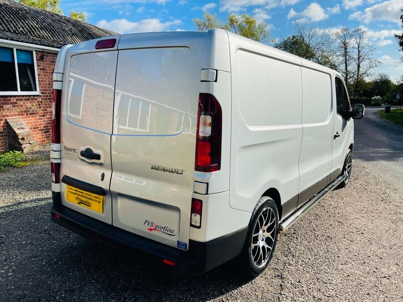 RENAULT TRAFIC