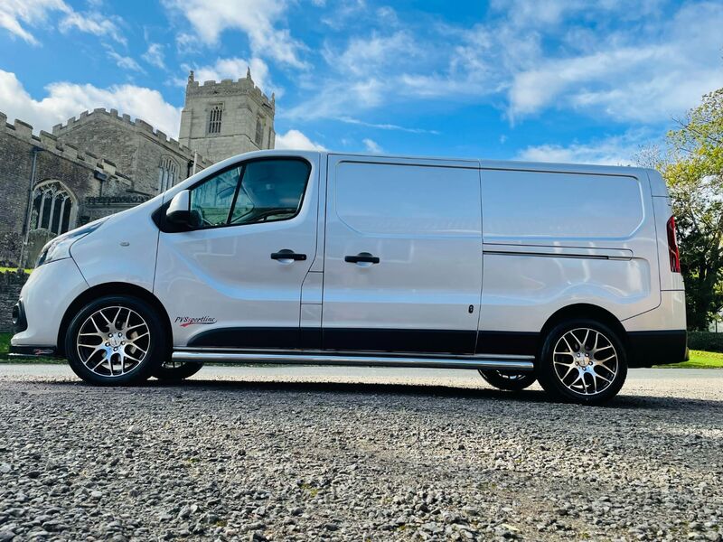 RENAULT TRAFIC