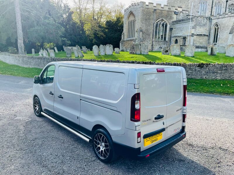 RENAULT TRAFIC