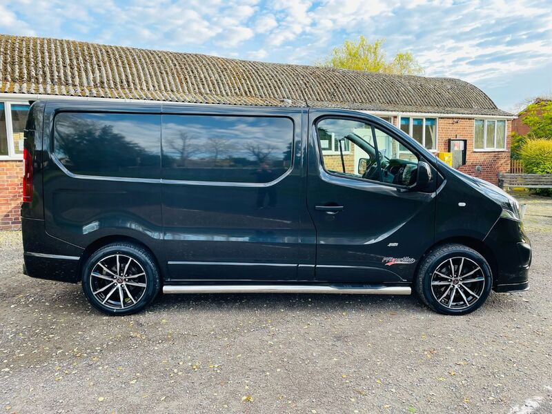 VAUXHALL VIVARO