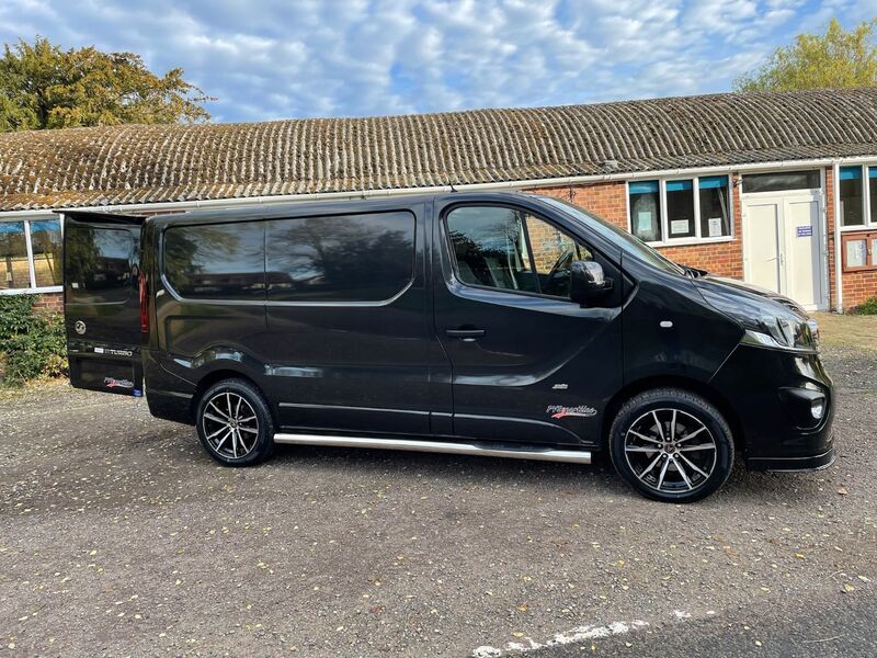 VAUXHALL VIVARO