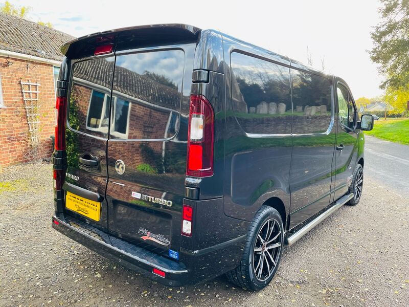 VAUXHALL VIVARO