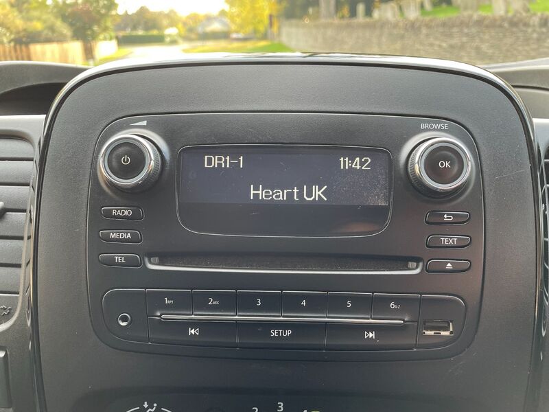 VAUXHALL VIVARO