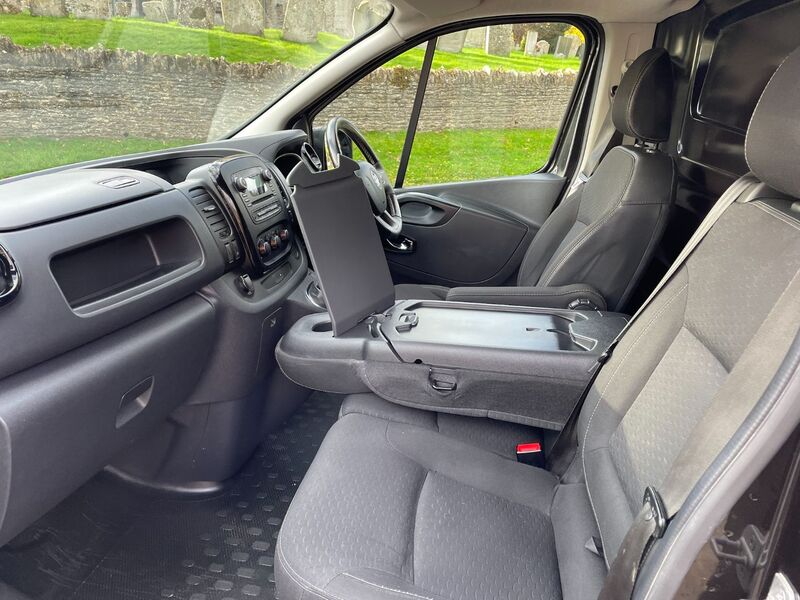 VAUXHALL VIVARO