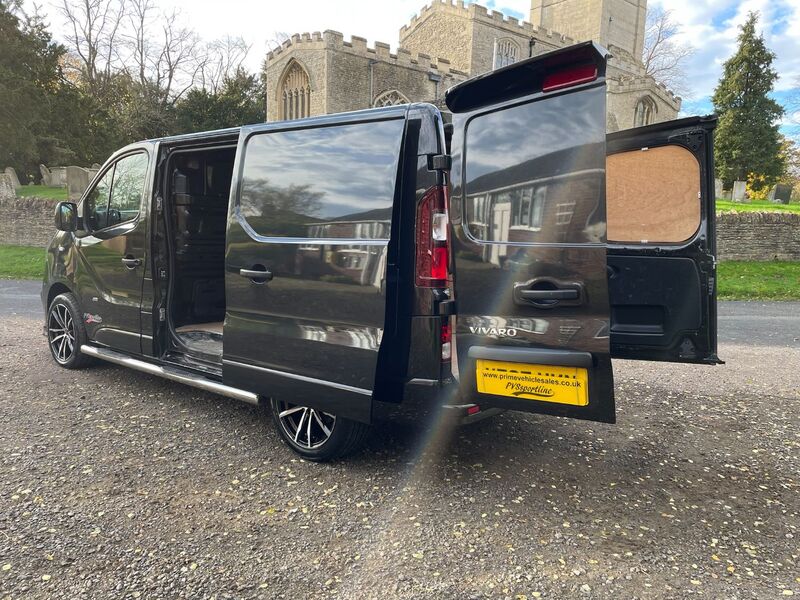 VAUXHALL VIVARO