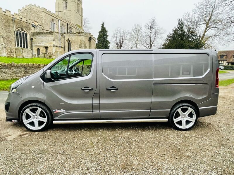 VAUXHALL VIVARO