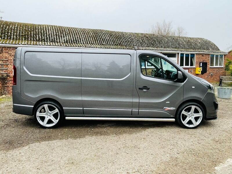 View VAUXHALL VIVARO 2900 L2H1 CDTI PV SPORTIVE PVSsportline Edition