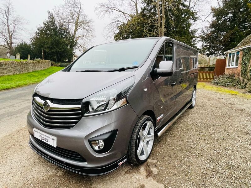 VAUXHALL VIVARO