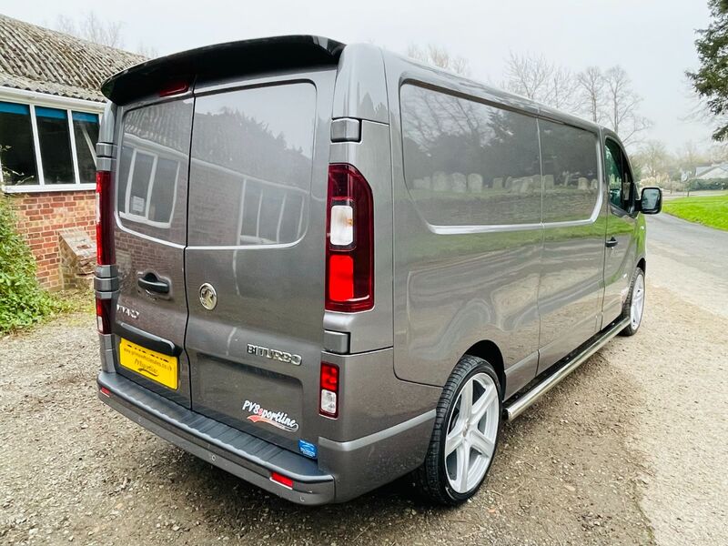 VAUXHALL VIVARO