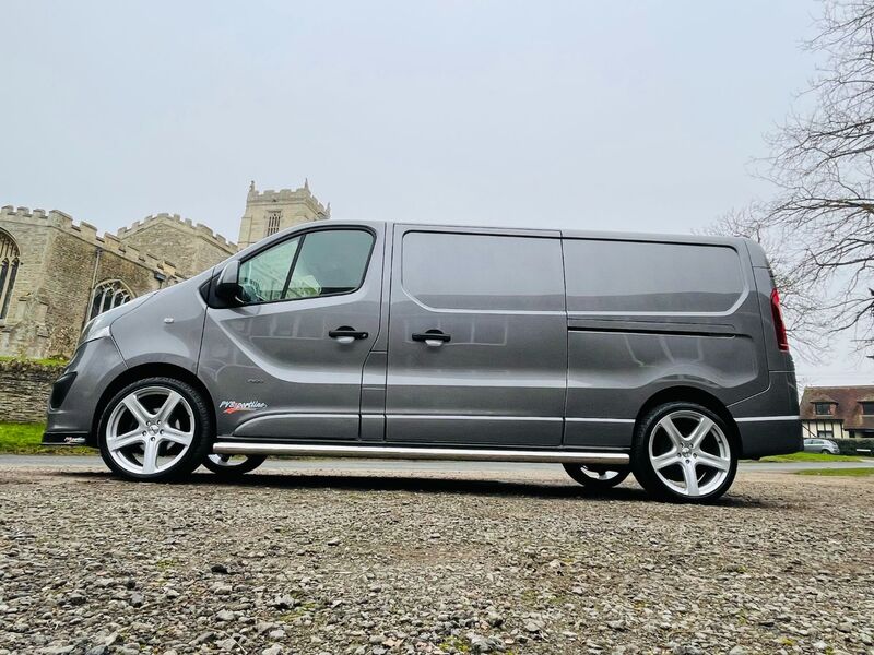 VAUXHALL VIVARO