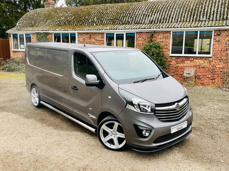 VAUXHALL VIVARO