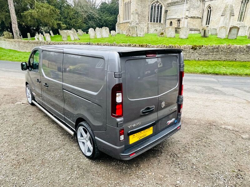 VAUXHALL VIVARO