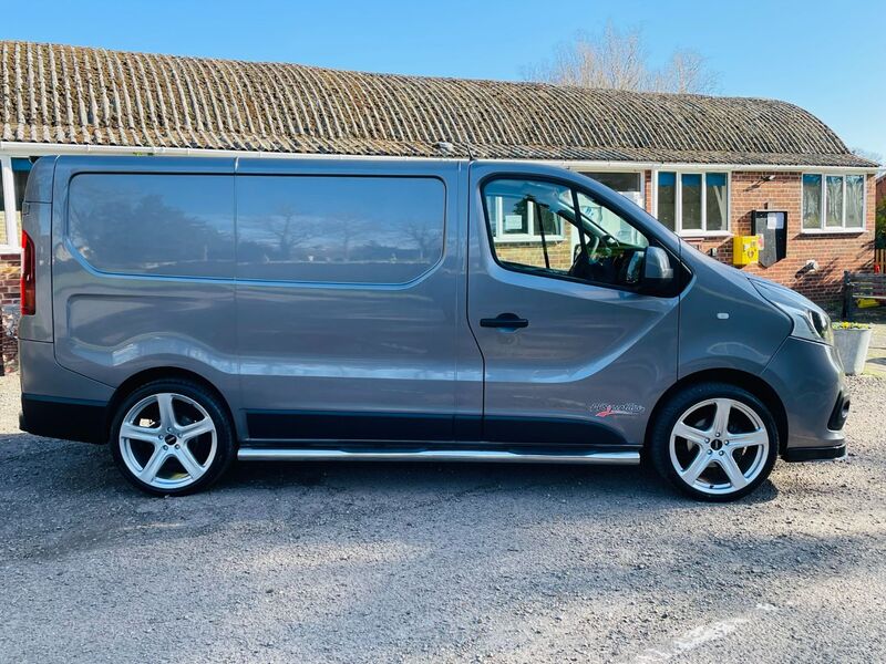 RENAULT TRAFIC