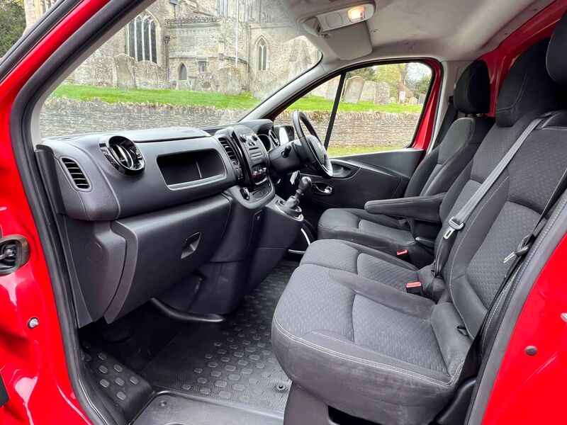 VAUXHALL VIVARO